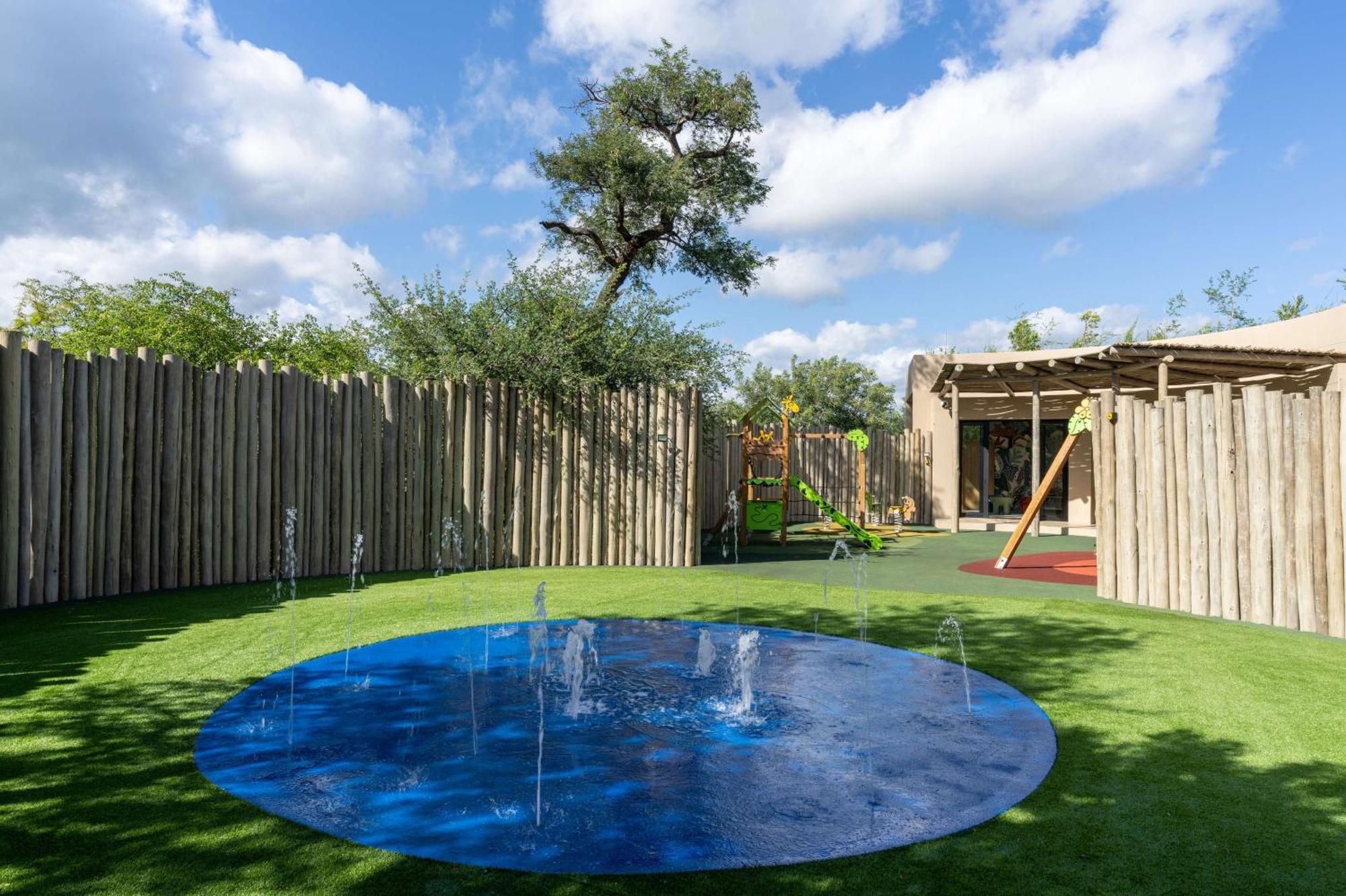 Radisson Safari Hotel Hoedspruit Exterior photo Playground at the museum