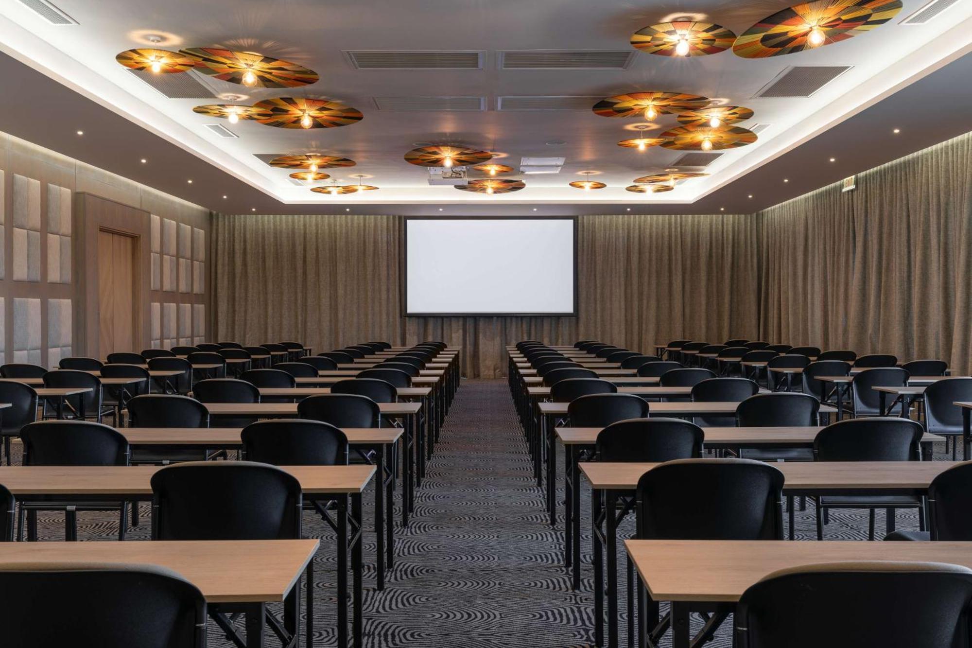 Radisson Safari Hotel Hoedspruit Exterior photo The conference room