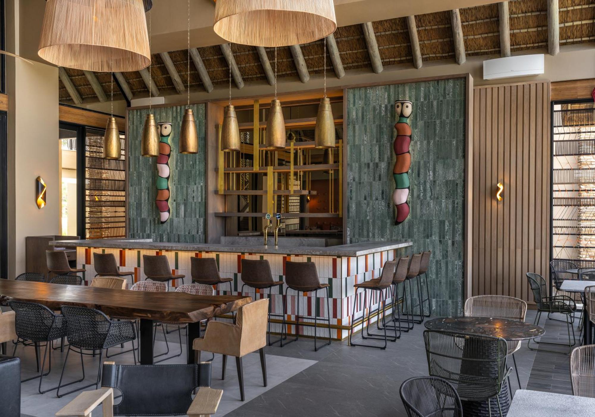 Radisson Safari Hotel Hoedspruit Exterior photo The bar at the restaurant