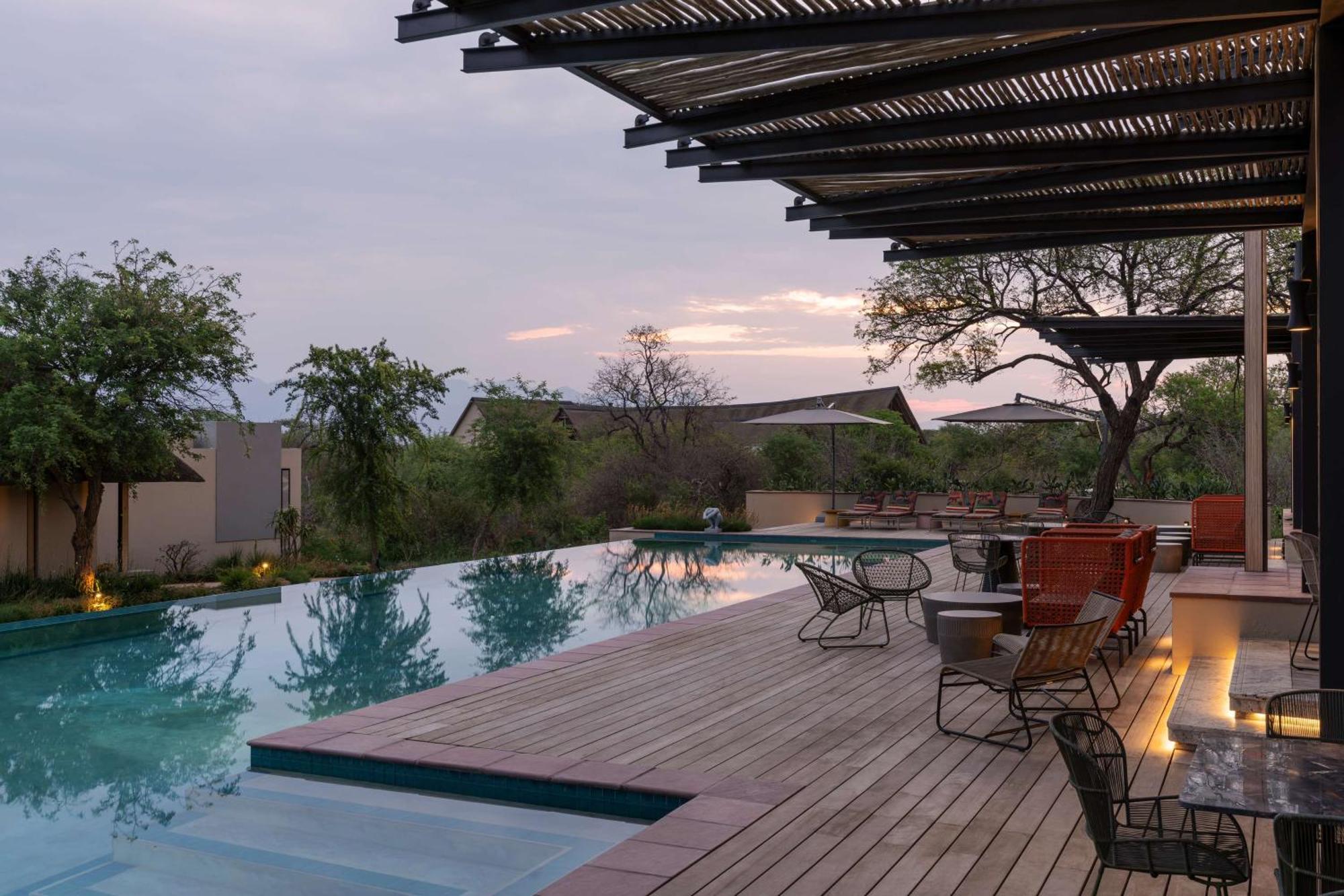 Radisson Safari Hotel Hoedspruit Exterior photo The swimming pool at the hotel